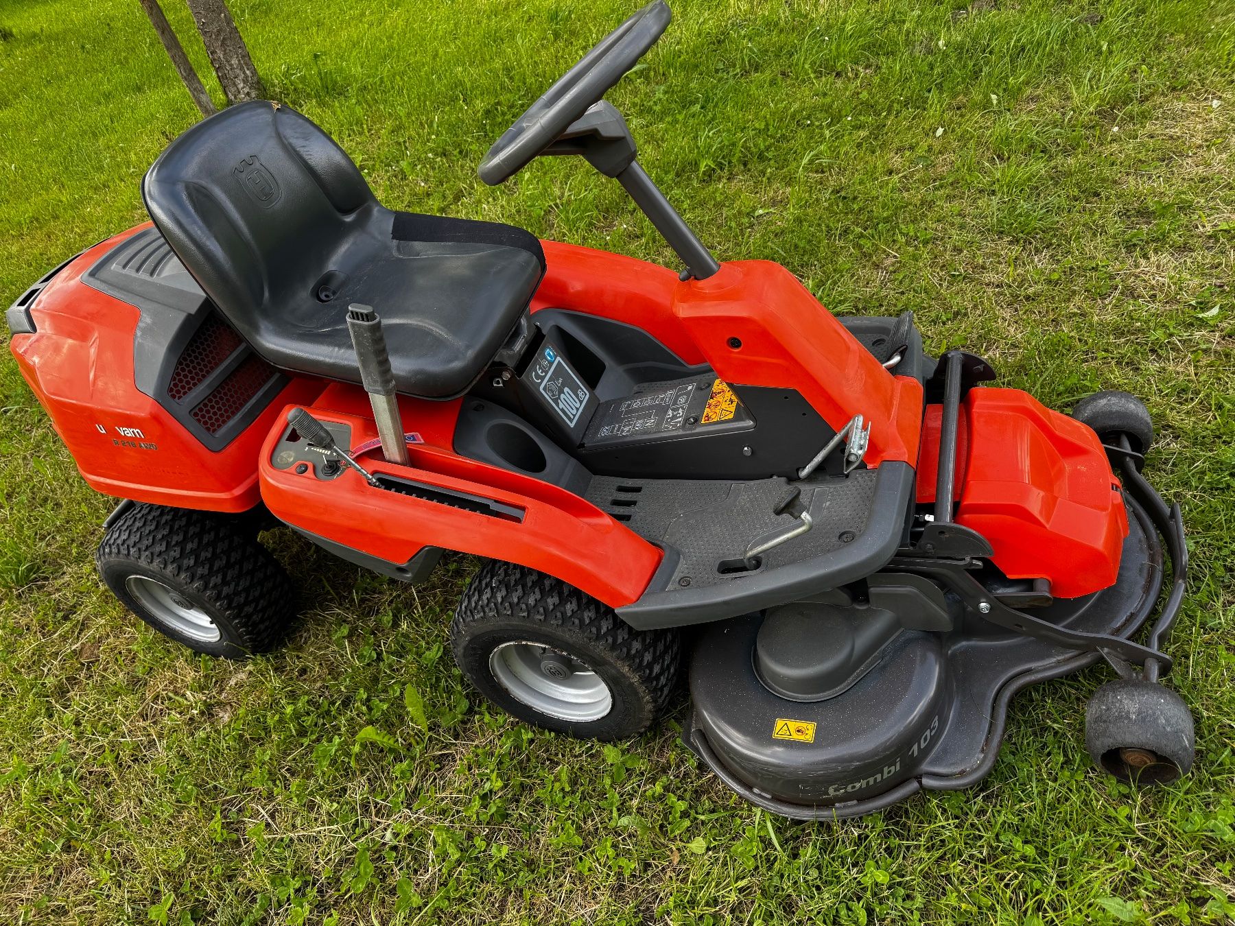 Husqvarna Rasenmäher: Rasentraktor Husqvarna 216 4x4 – Gebraucht aus Niederuzwil von Michael1990_ 1