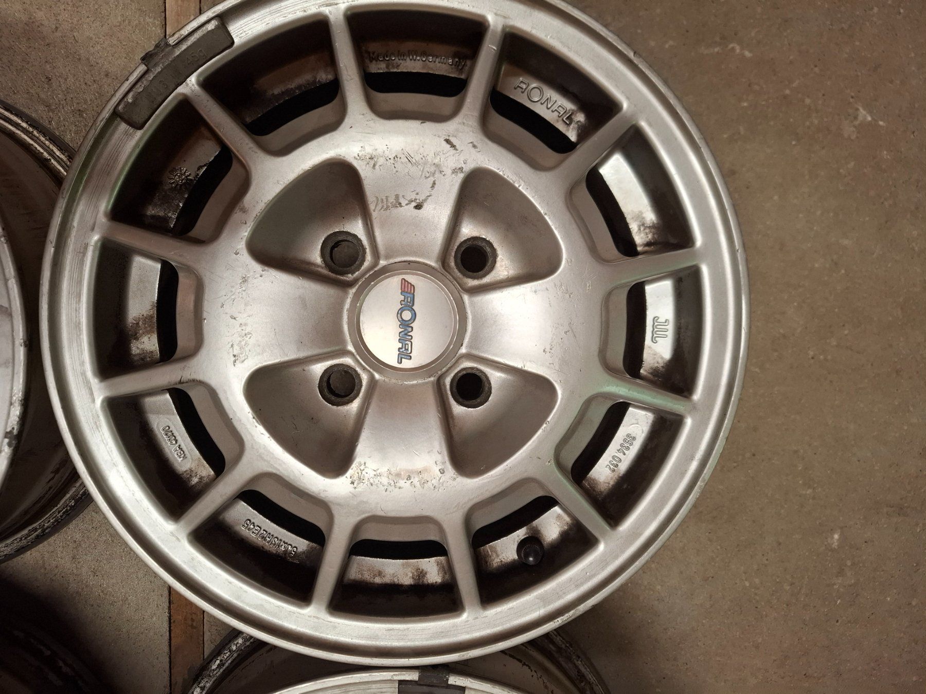 Volkswagen Jantes: Ronalfelgen Golf1 – D'occasion à Uttigen par fourstrokeforce 1