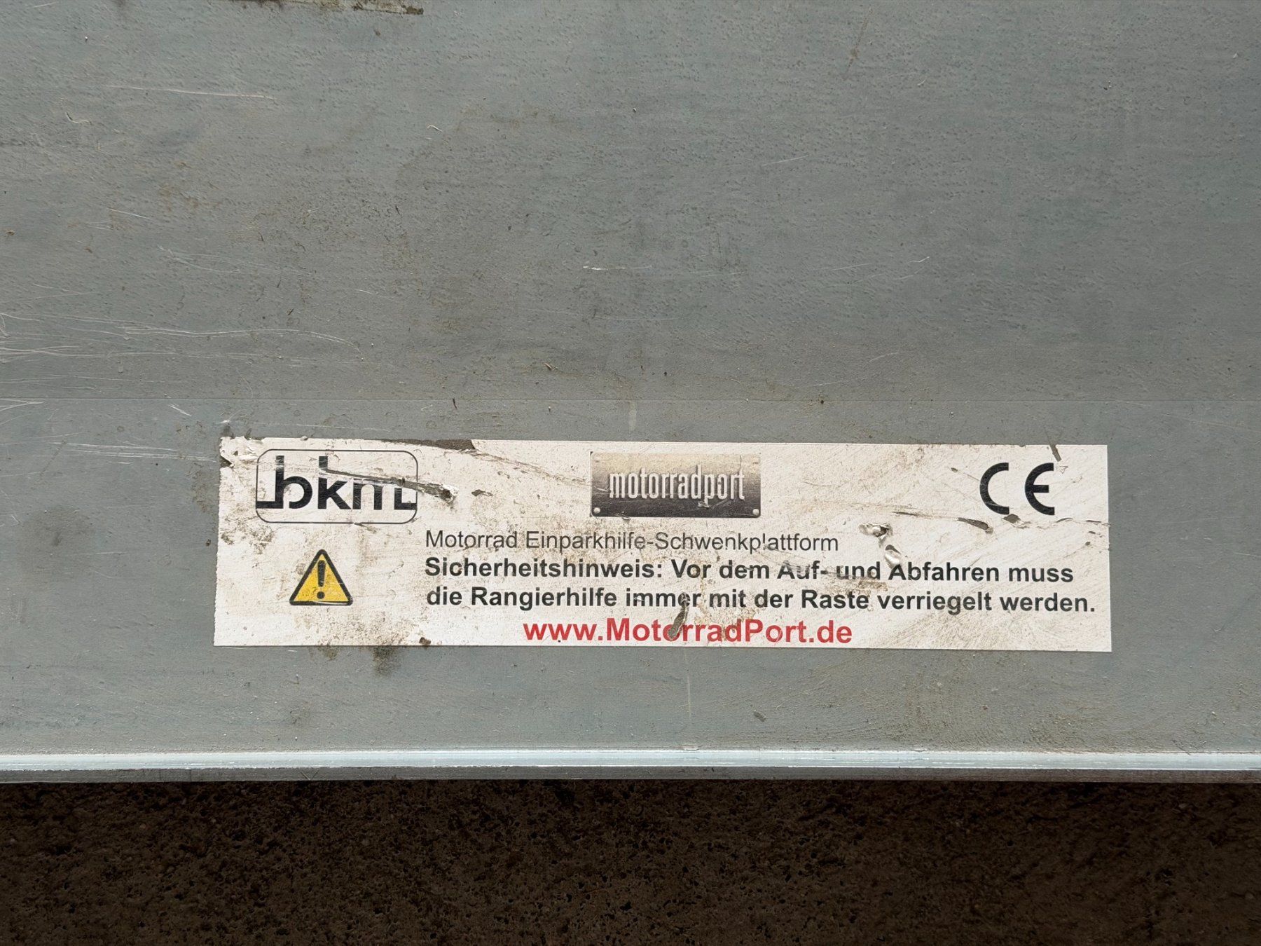 Treppiedi & Teste: Motorrad Einparkhilfe Schwenkplattform – Usato da Zimmerwald venduto da Dimona01 1