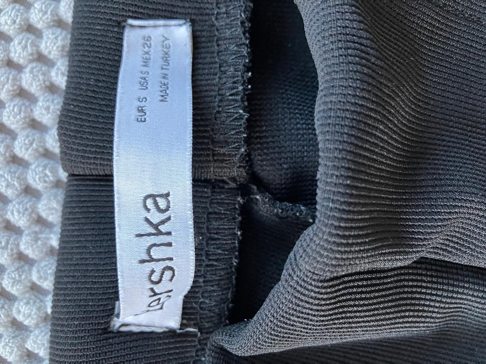 Bershka Pantaloni: Bershka Freizeithose schwarz Grösse S – Usato da Allenwinden venduto da Obalu 1