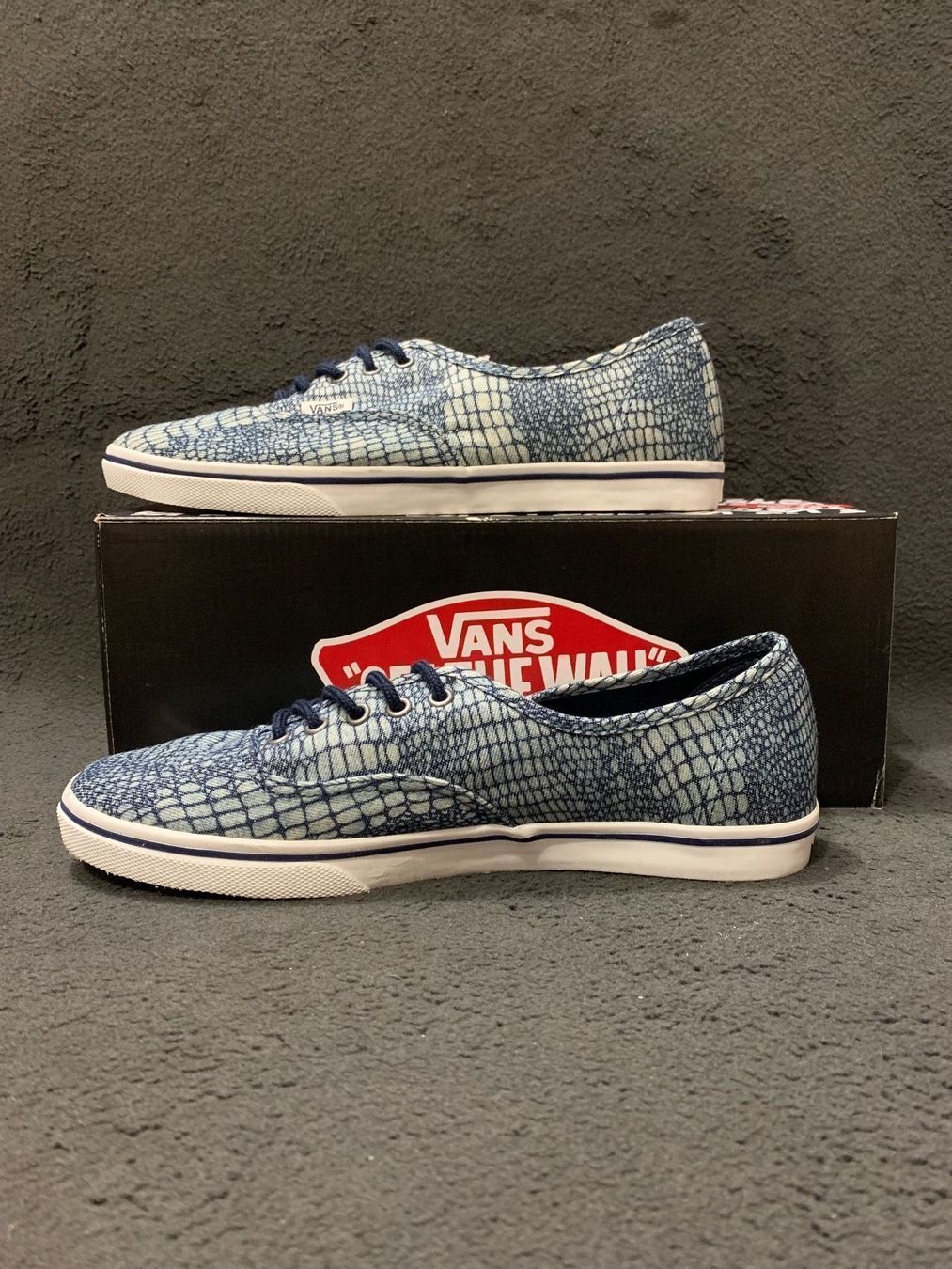 Vans Scarpe da uomo: Vans Lo Pro Snake Denim, Grösse EU 40 – Nuovo e nell'imballaggio originale da Zürich venduto da LIQUIDATOR.CP