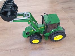 John Deere 7930 Traktor - Robust und bereit für mehr!