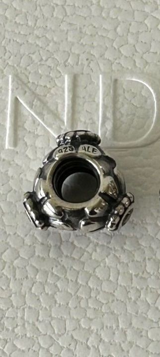 Pandora Ciondoli: Original Pandora Charm Bead – Nuovo e nell'imballaggio originale da Rüfenacht BE venduto da Milena_1 5