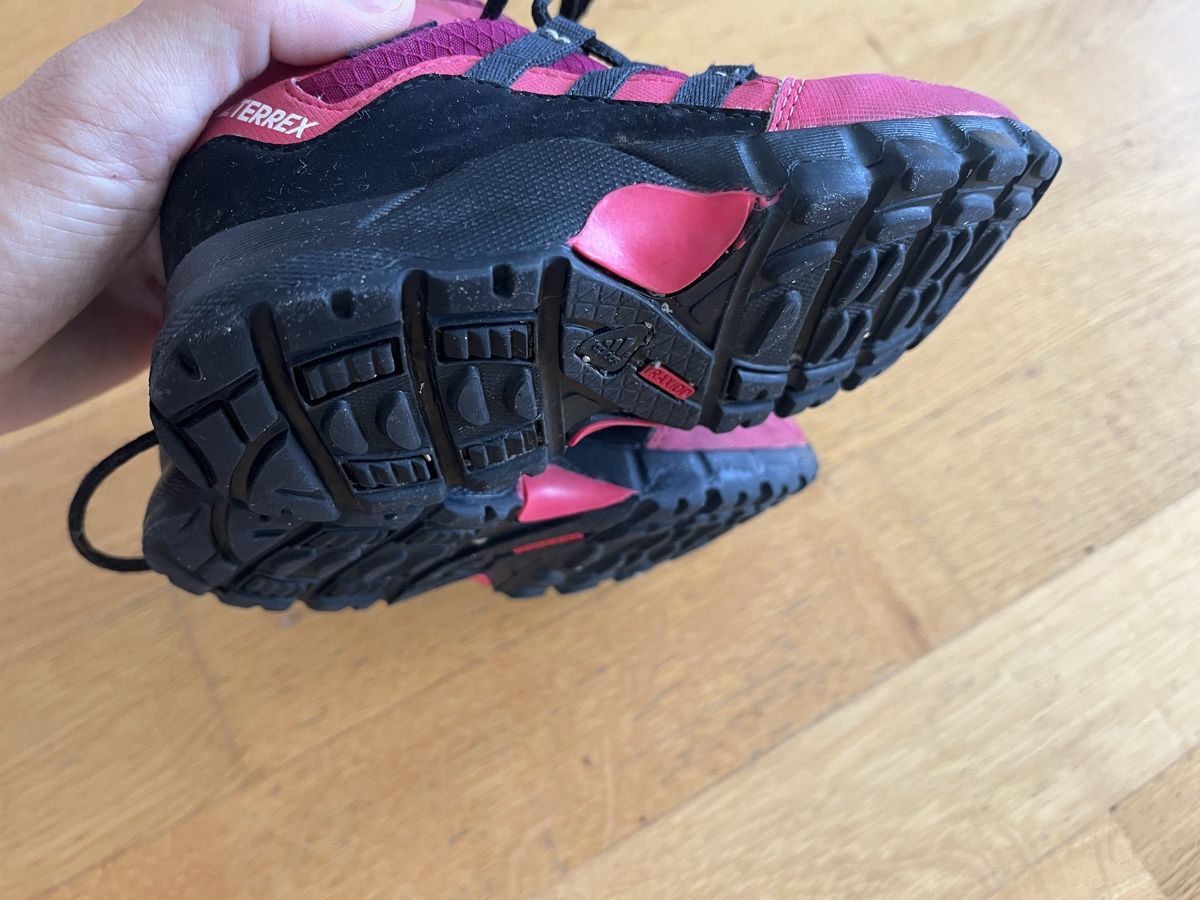 Adidas Scarpe per ragazzi: Kinder Wanderschuhe Adidas Terrex pink Grösse 26 gebraucht – Usato da Zürich venduto da Rusdi 4