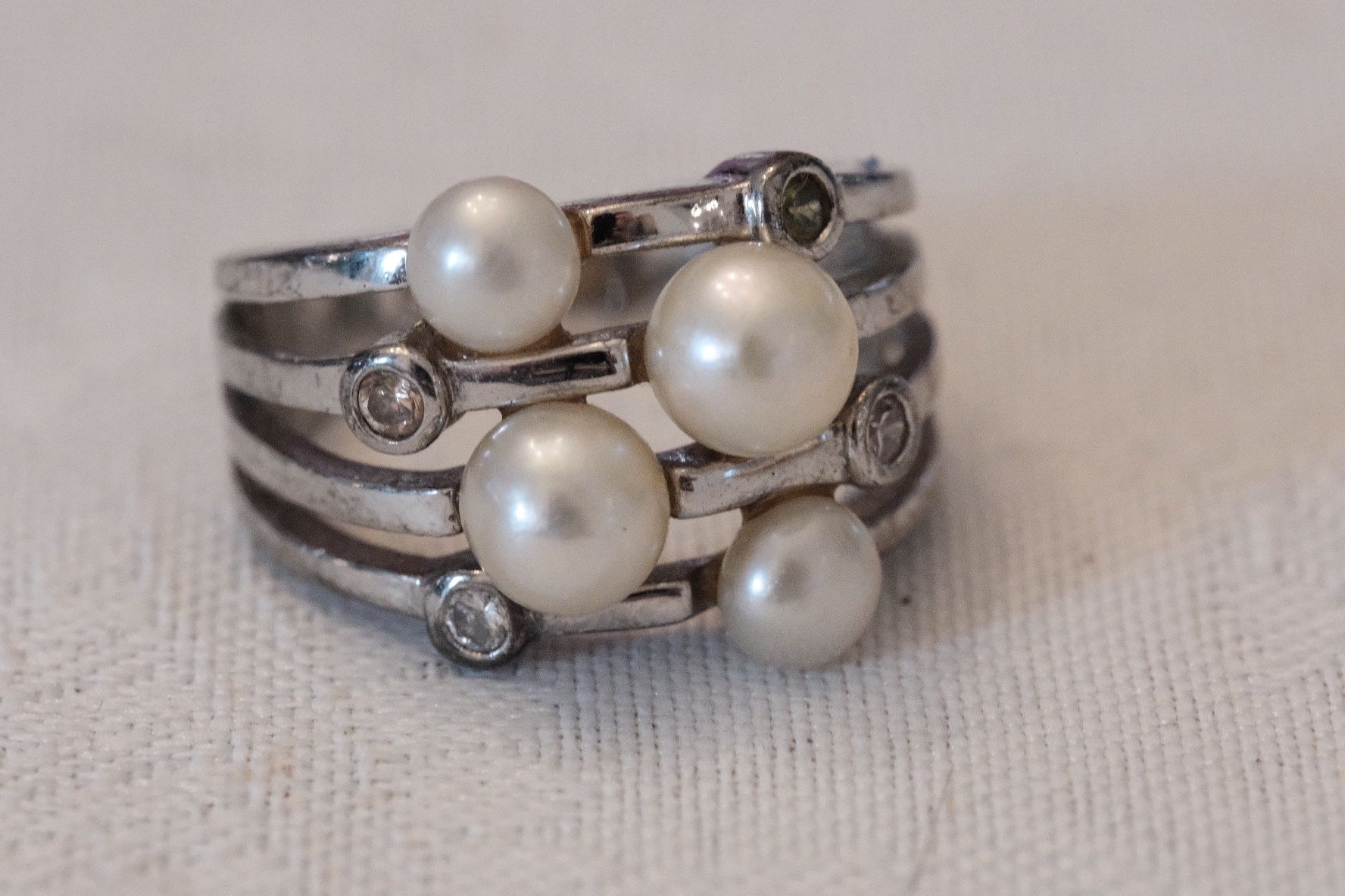 Bagues: Ring mit Kunstperlen – D'occasion à Lostorf par SwissMiss1973