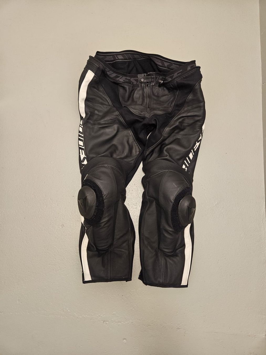 Completi: Dainese Motorradkombi Gr. 64 – Usato da Rümlang venduto da Mantecore 3