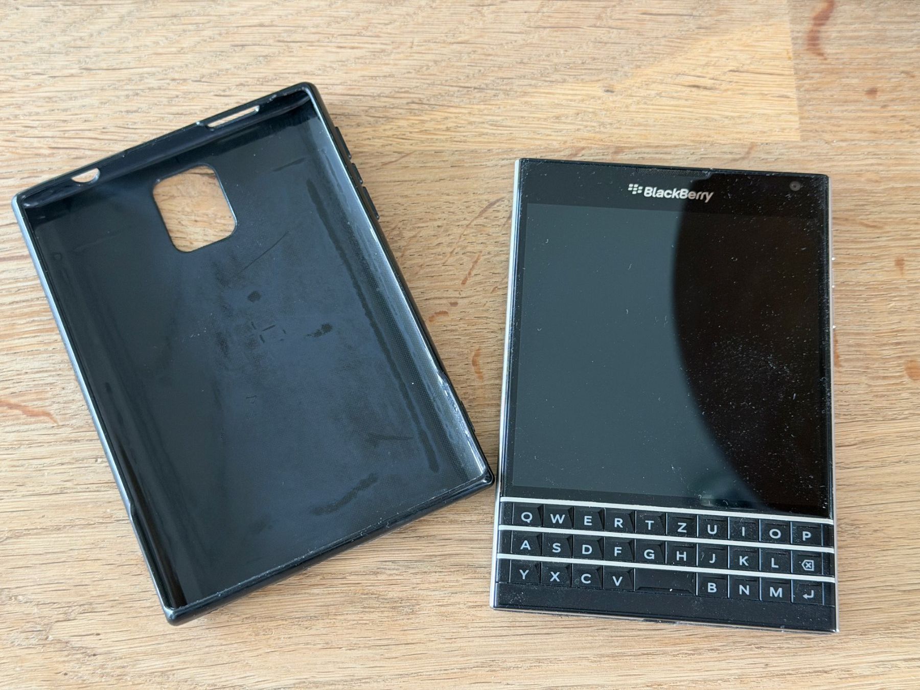 Blackberry Telefoni cellulari / Smartphones: Blackberry Passport mit Ladekabel und Hülle – Usato da Nänikon venduto da marcusg70 5