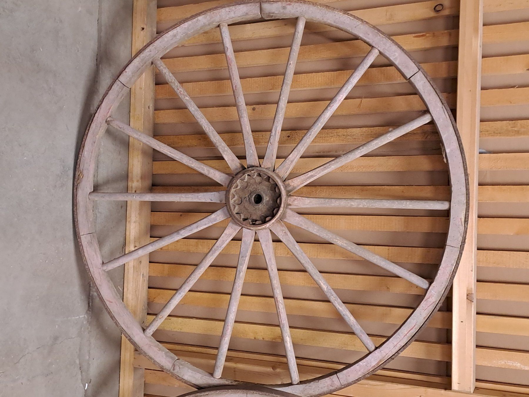 Pneus & Roues: 2 Stk Grosse Holzräder – D'occasion à Wald ZH par stani06