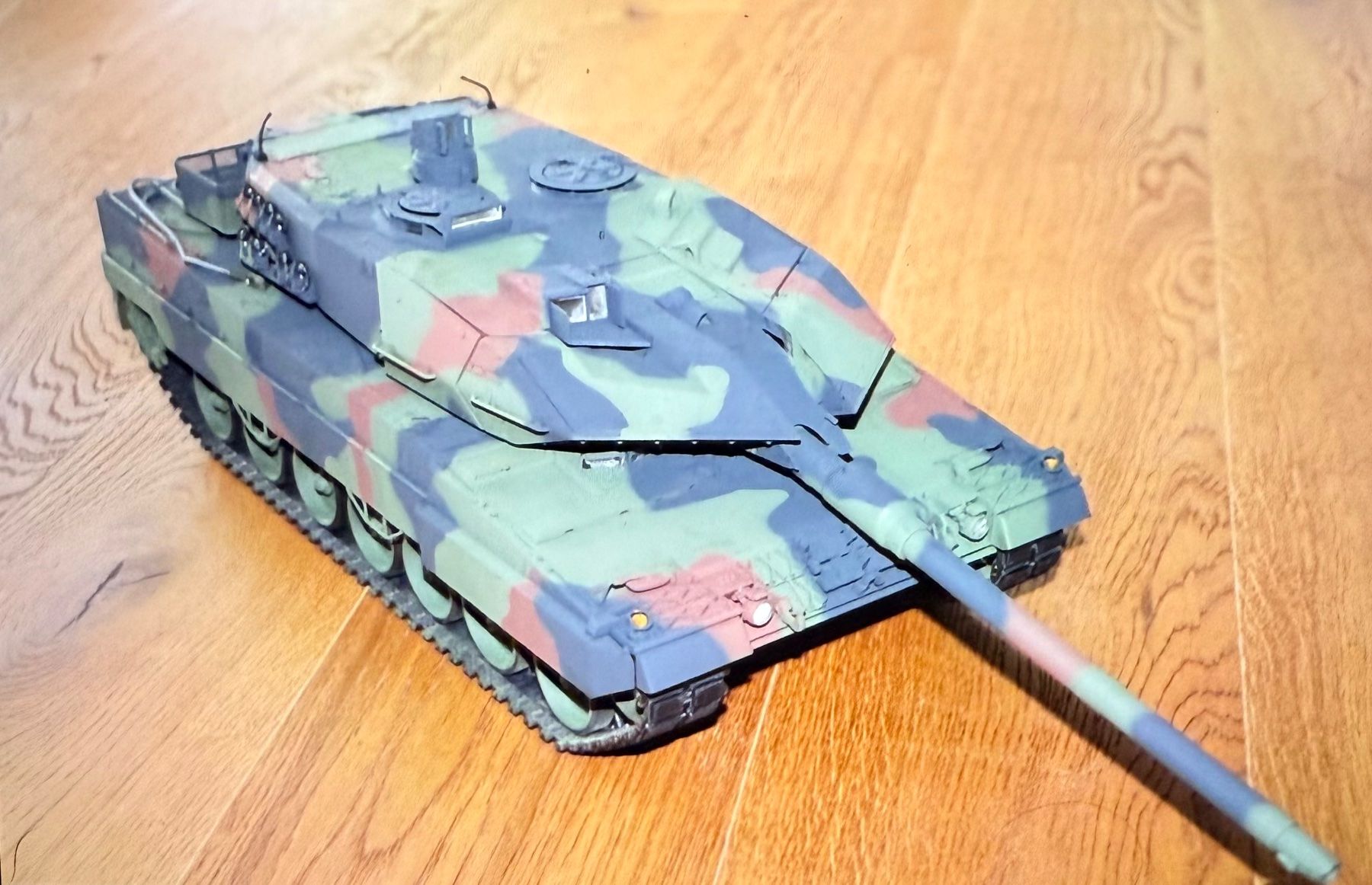 Tamiya Modellismo RC: Tamiya Leopard 2 A6 Full Option Werksgebaut – Nuovo e nell'imballaggio originale da Kloten venduto da Mak10auto 1
