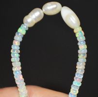 Armband L-7589 – Äthiopische Opal Rondellen mit 3 Süsswasser