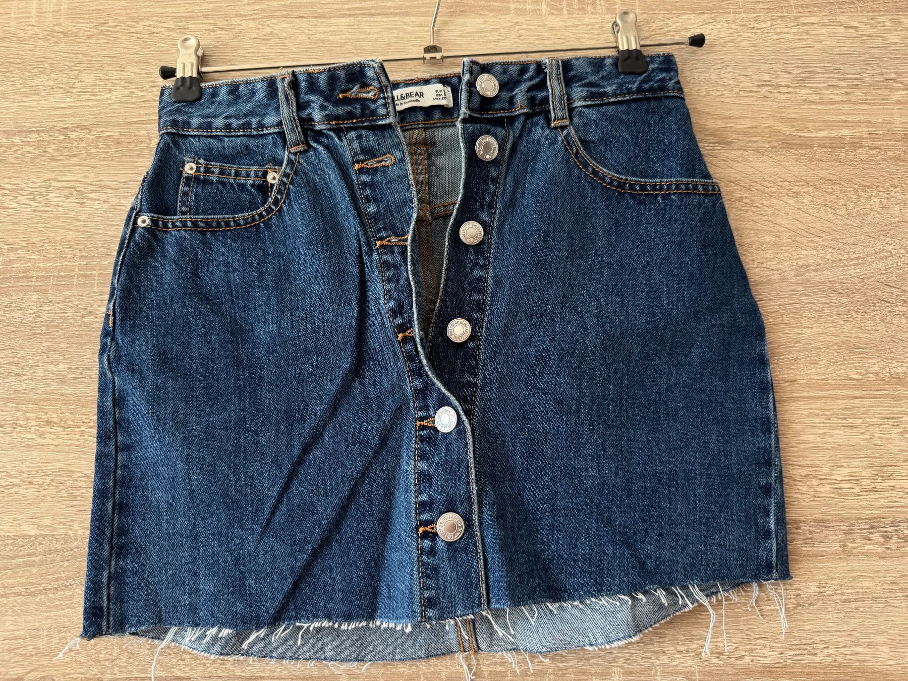 Pull&Bear Gonne: Jupe en jeans denim – Nuovo (secondo la descrizione) da Montreux venduto da Izapechee
