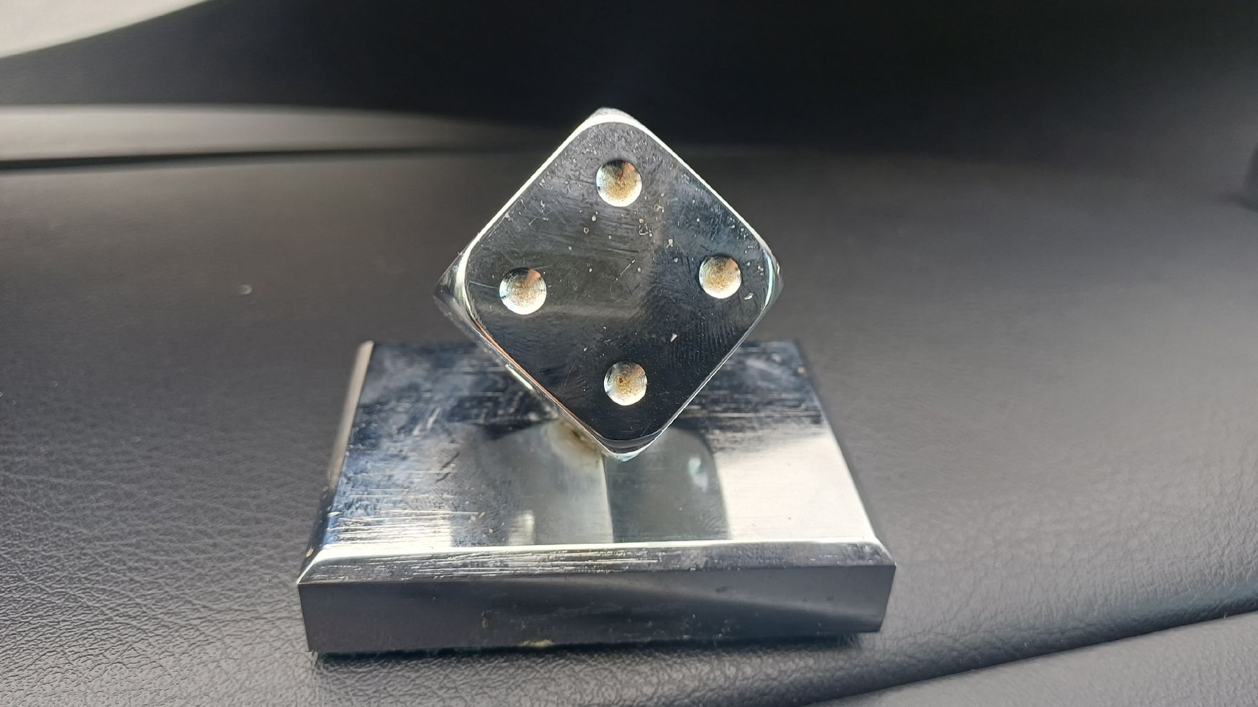 Statuette: Würfel Briefbeschwerer – Usato da Flawil venduto da Naphtali 2