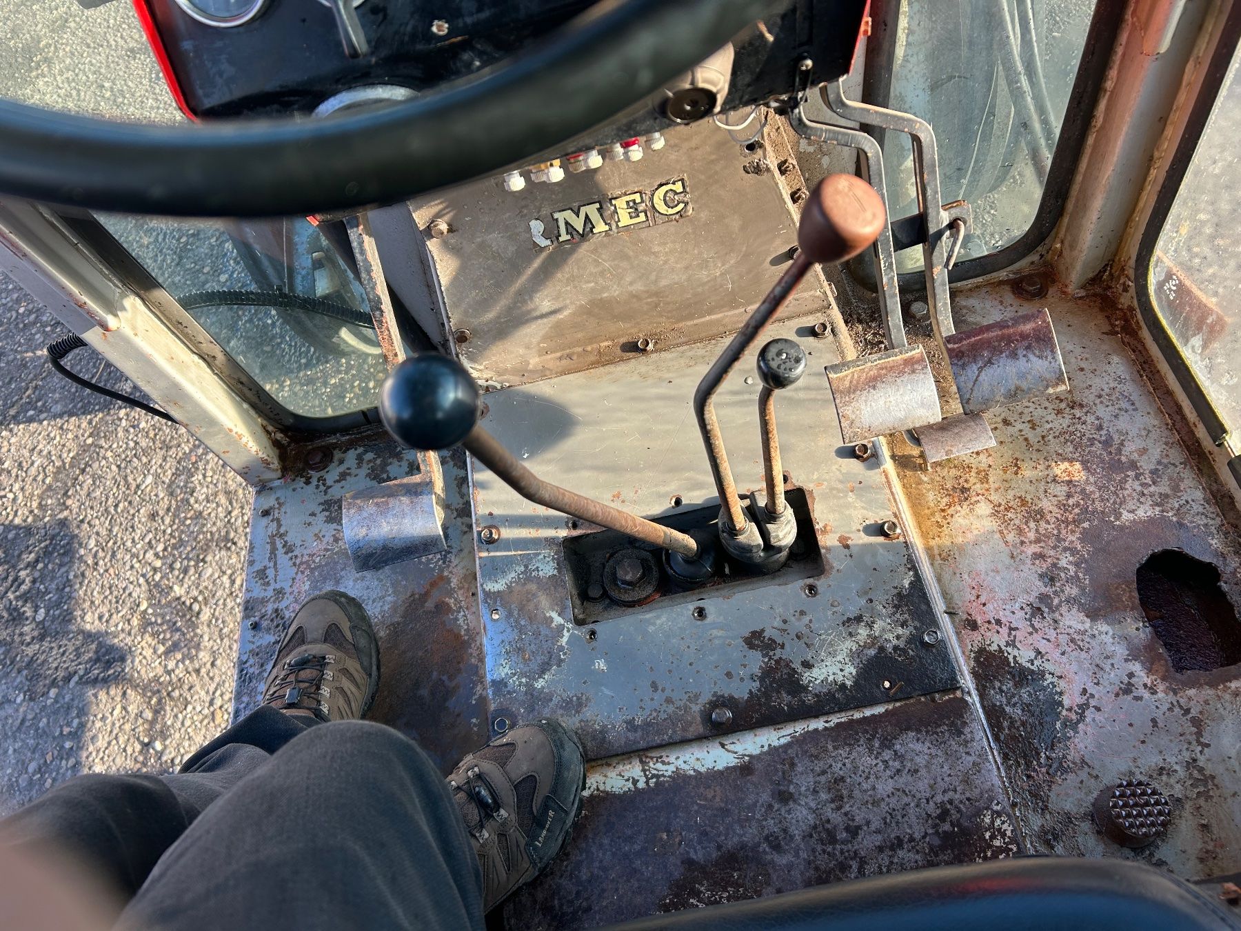 Massey Ferguson Traktoren: Traktor  Massey - Ferguson  595  -8 – Gebraucht aus Frick von hipi33 7
