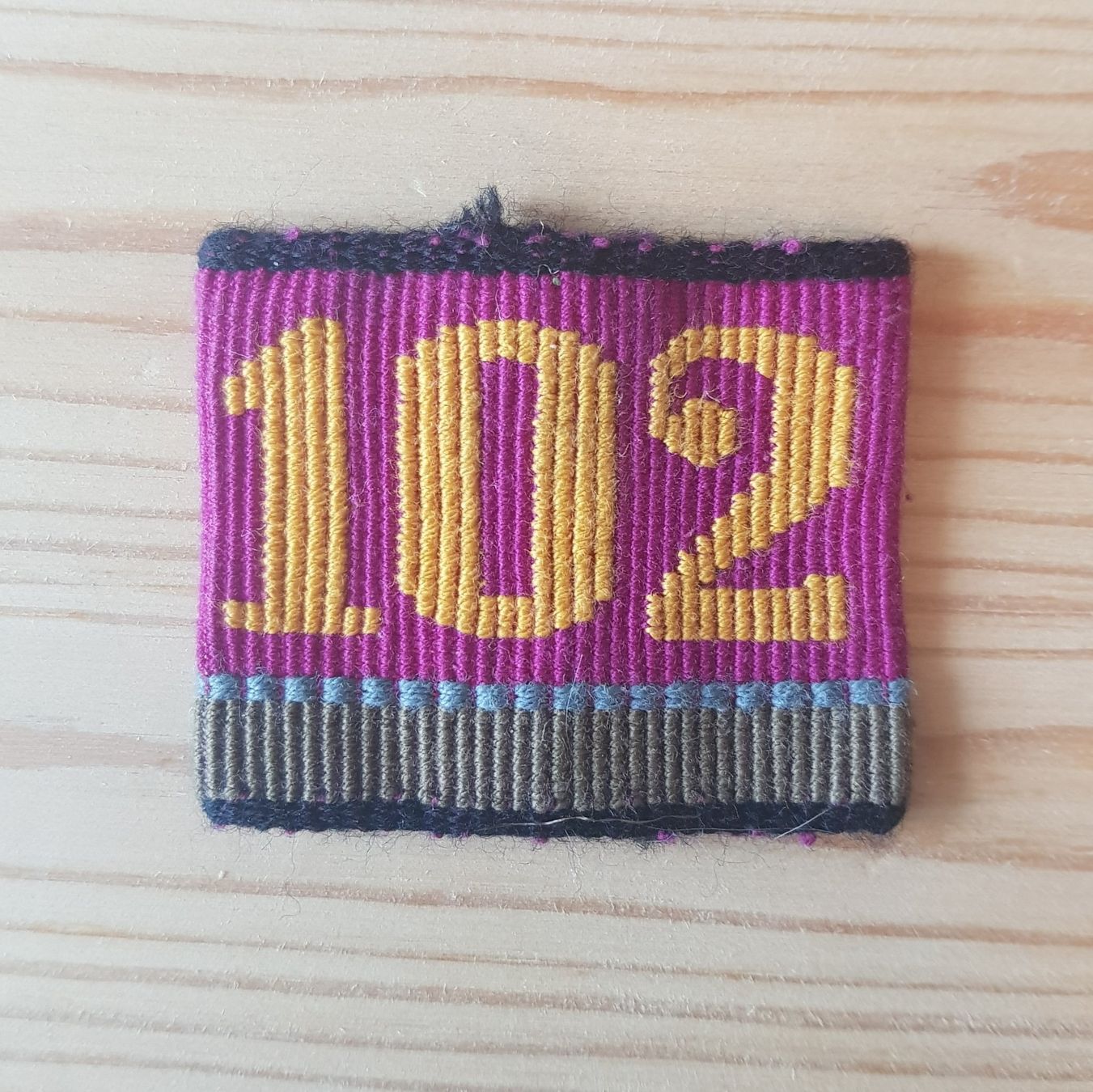 Schweizer Armee Placchette & Badge: Schulterpatte Bat 102 - Schweizer Armee – Usato da Bern venduto da Collins2