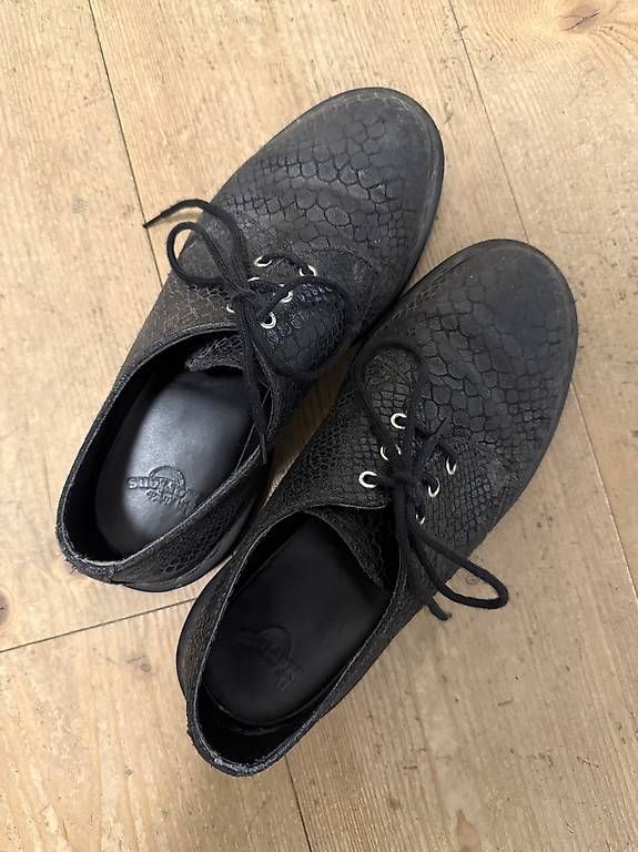 Scarpe da donna: Dr. Martens Halbschuhe - snake print – Usato da Wädenswil venduto da dom_fon