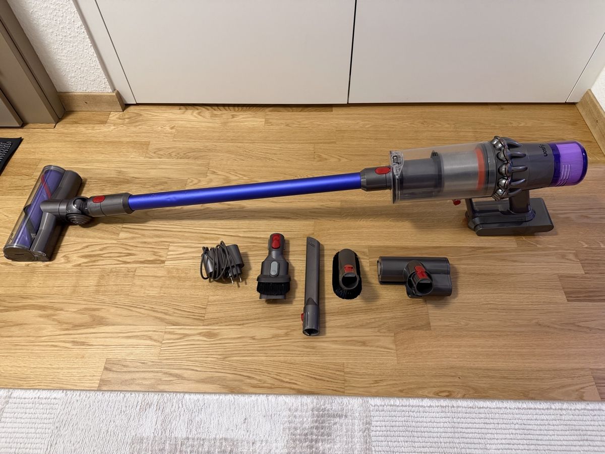 Dyson Aspirateurs & Accessoires: Dyson V11 absolute – D'occasion à Meyrin par SA_3006