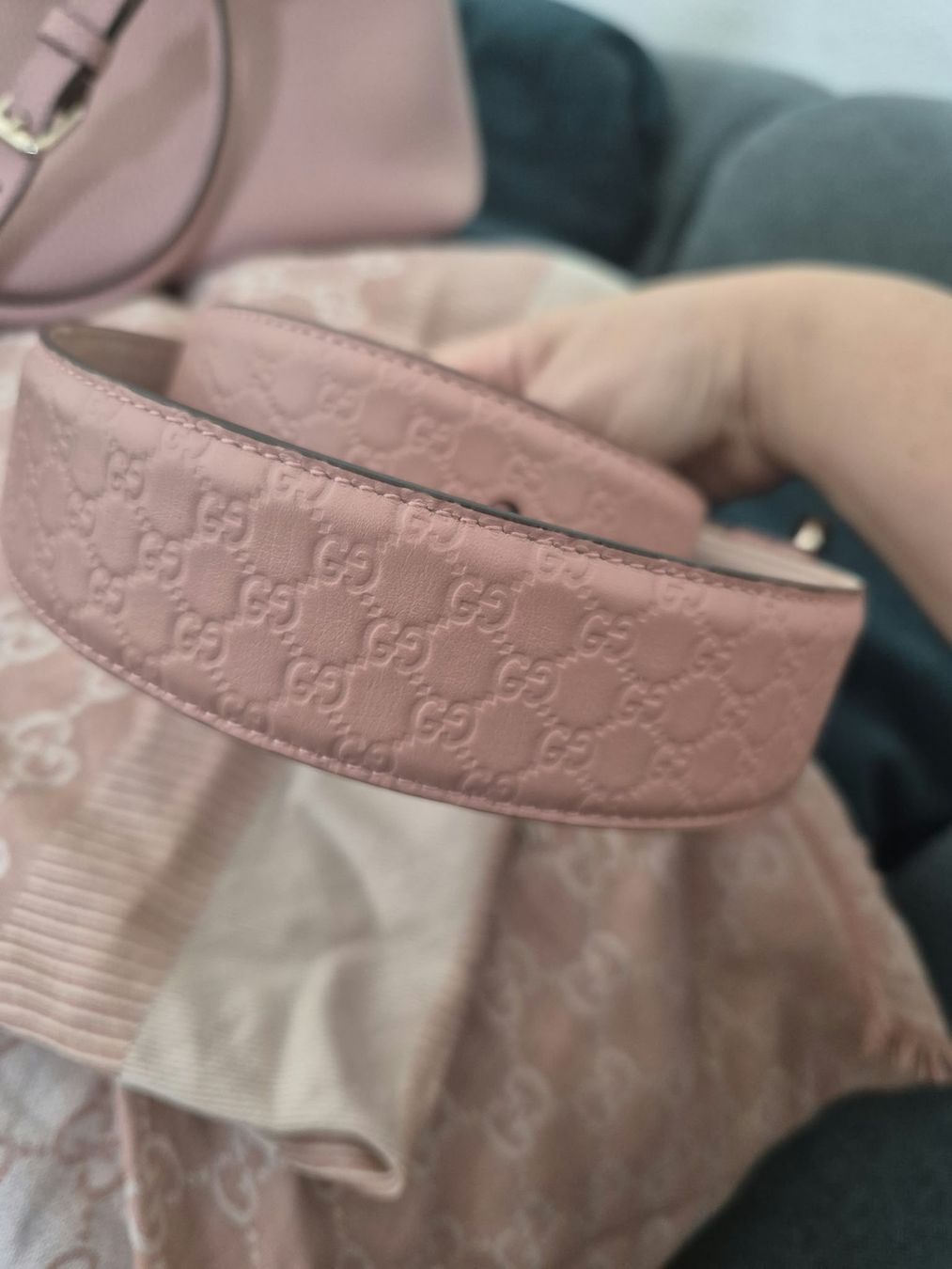 Gucci Lotti di vestiti: Gucci Herbstset - Tasche, Gurt, Schal. – Usato da Bottmingen venduto da Plemenito 7