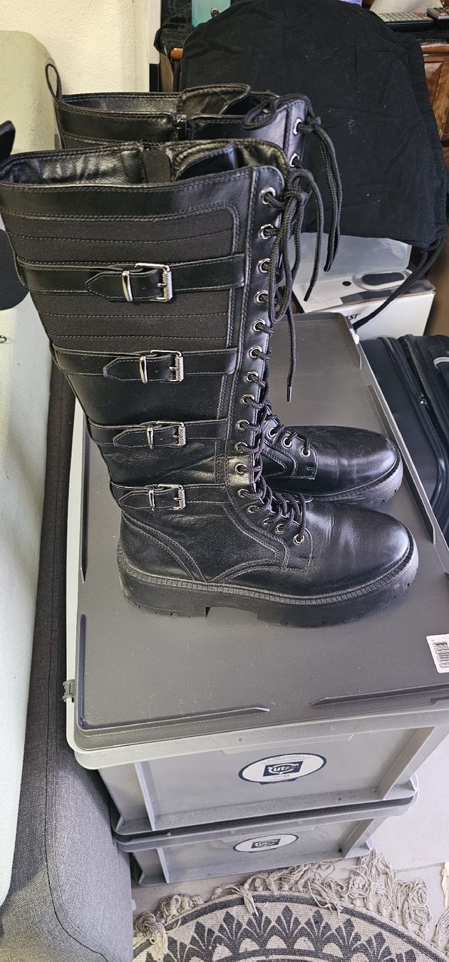 Scarpe da donna: Catwalk Gothic / Punk Stiefel Gr.41 – Usato da Zürich venduto da Daniela51