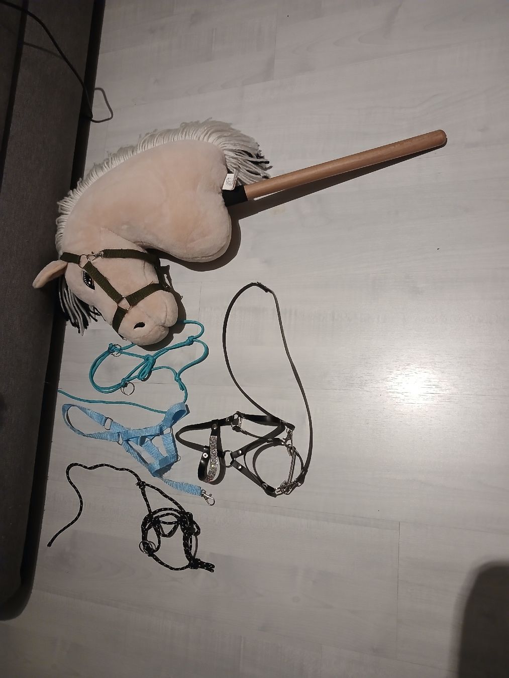 Spielzeuge: Steckenpferd mit Zubehör beige  – Gebraucht aus Wangen b. Olten von ViSo87 2