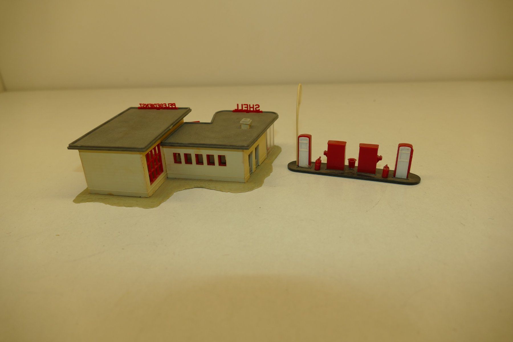Faller Modelleisenbahnen: Faller H0: Shell Tankstelle – Gebraucht aus Niederhasli von rail-duerst 2