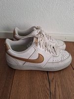 Nike Sneaker, weiss / gold, Gr. 37.5