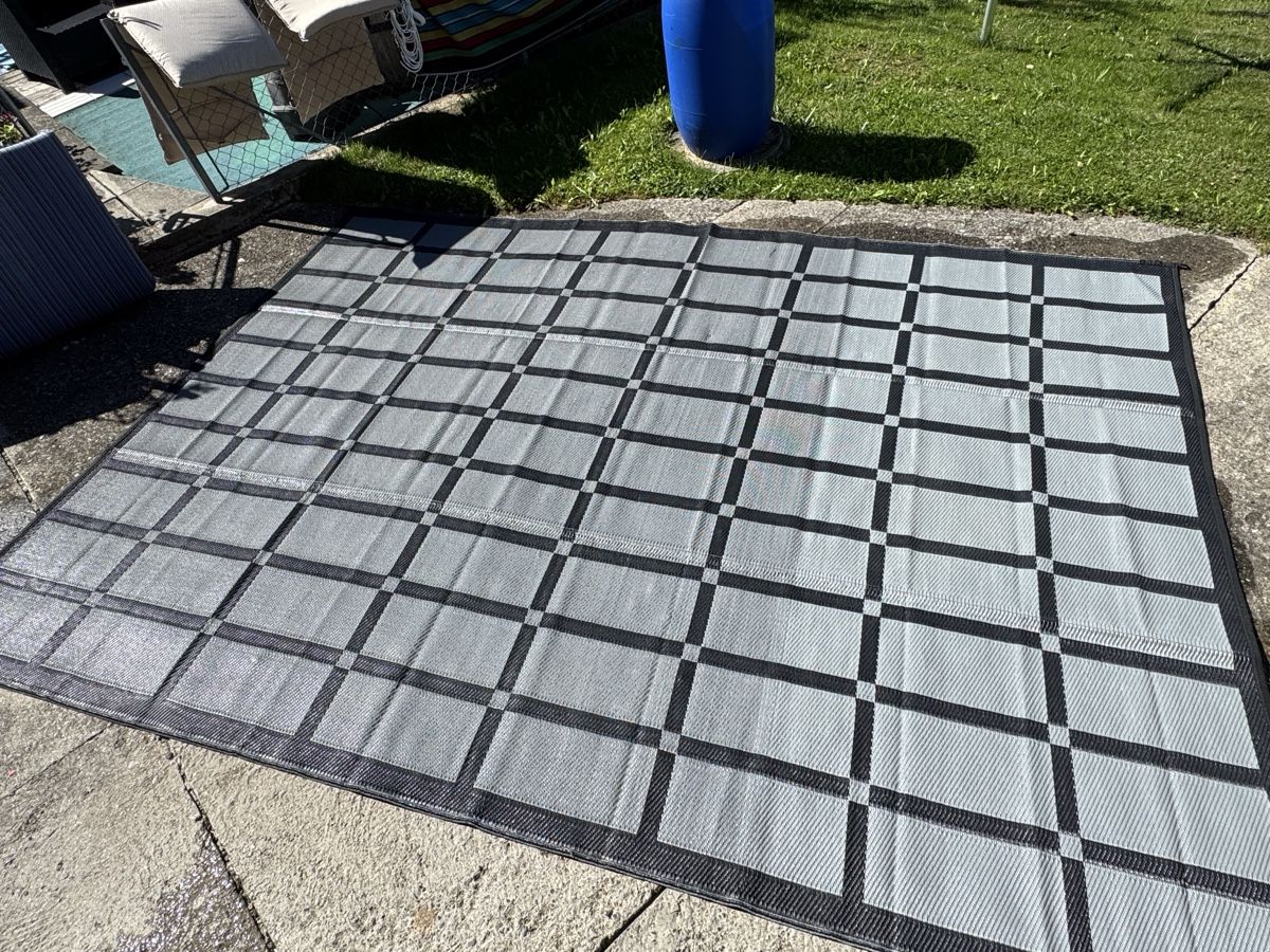 Tappeti: Campingteppich 2.5m x 3.5m – Usato da Schwendibach venduto da _pascal_14_ 1