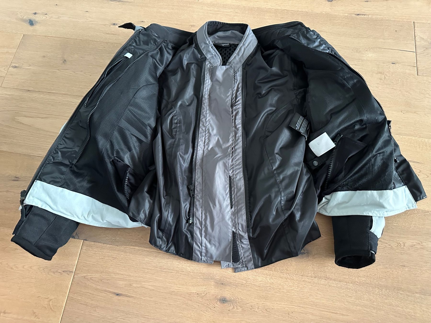 Lotti di vestiti: Motorrad-Textilkombi / Wasserdicht – Usato da Oensingen venduto da Mutzlibaerli 5