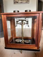 Antike Feinwaage / Apothekerwaage aus Holz