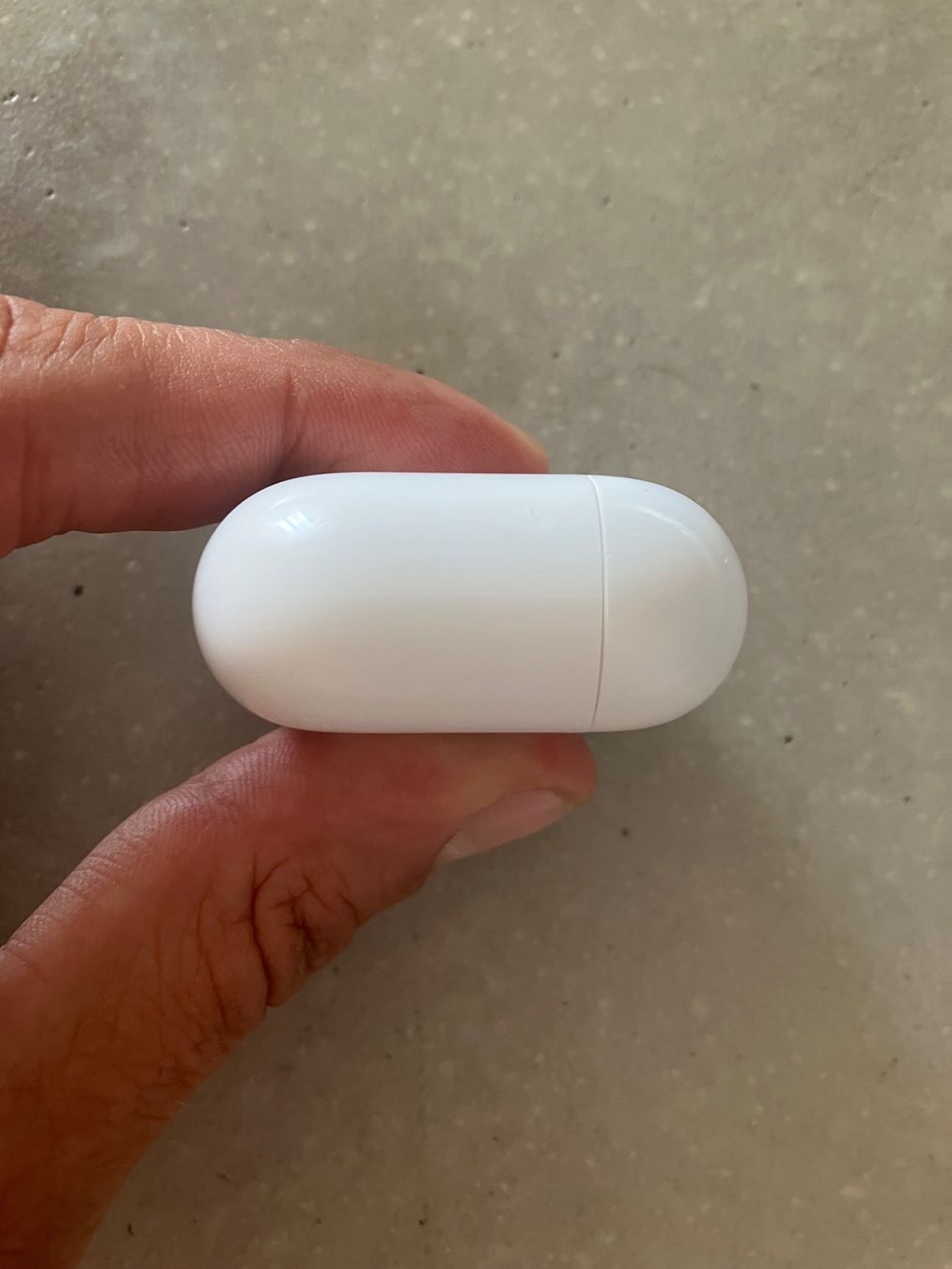 Apple Casques audio: APPLE AIRPODS 4 CASE – D'occasion à Lausanne par mr.v 8