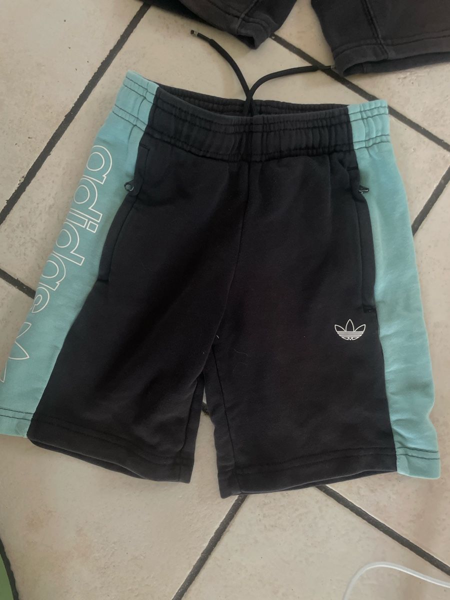 Adidas Pantaloni: Adidas Trainingsshorts, Gr.128 – Usato da Obergerlafingen venduto da cabo4
