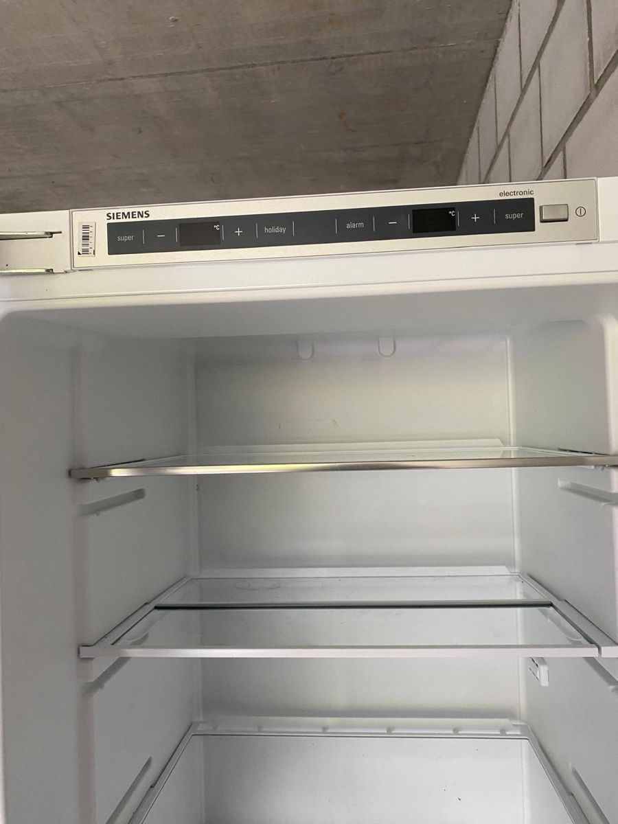 Frigoriferi: Siemens Einbaukühlschrank – Usato da Aarberg venduto da Jakaro 5