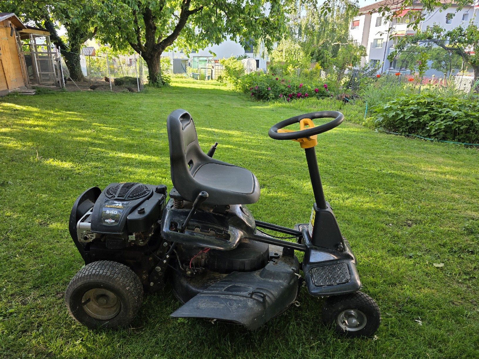 Tondeuses à gazon: Tracteur à gazon Mc Culloch à reparer – Défectueux à Prez-vers-Noréaz par Bogh15