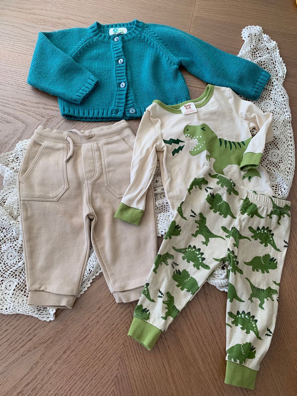 Lotti & Set di vestiti: Jacke, hose + pyjamas Gr.74 – Usato da Moutier venduto da chDuplessy