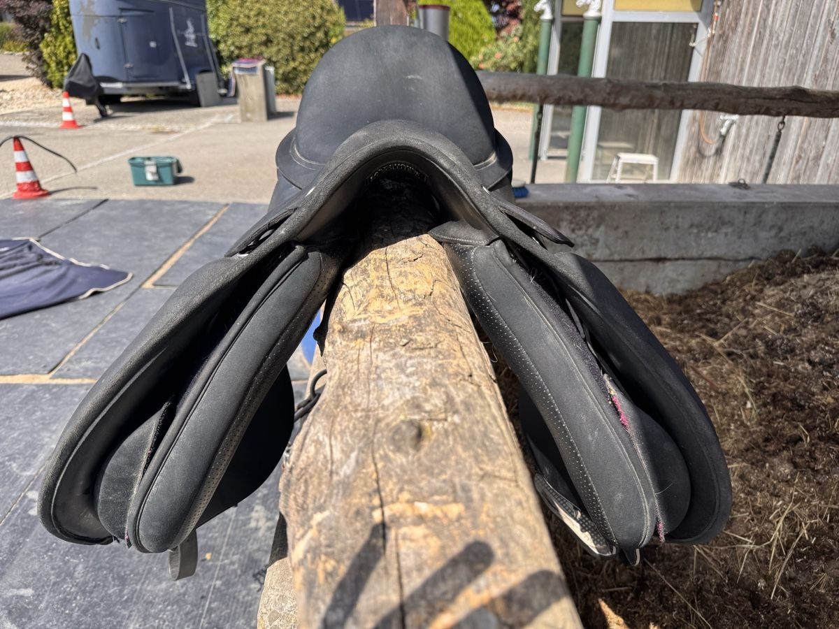 Selle & Accessori: Wintec 2000 Kunstleder Sattel – Usato da Siselen BE venduto da Mammut2577 1