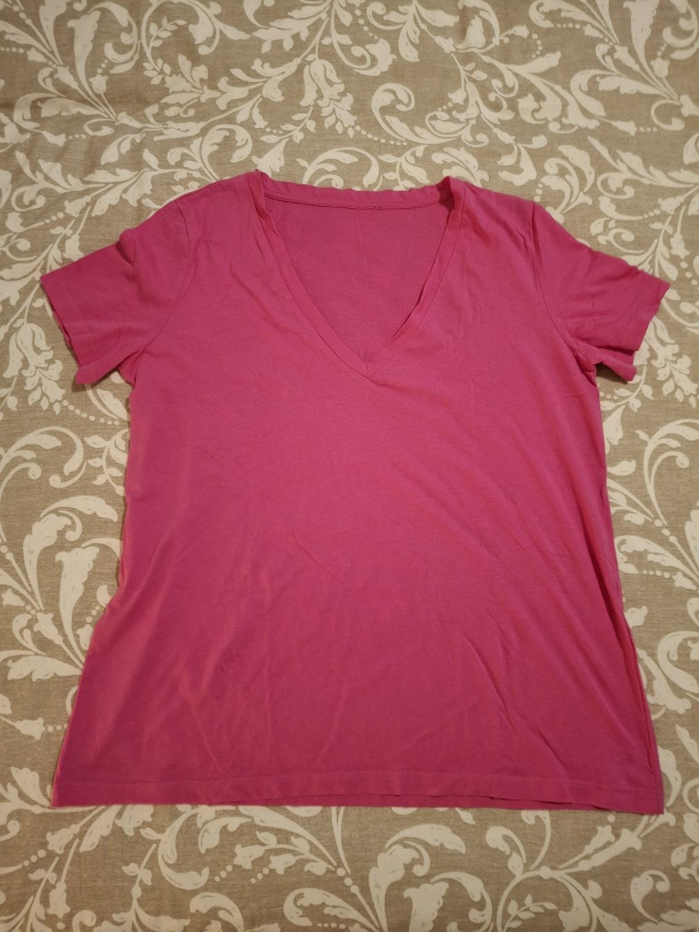 T-shirt: T-shirt rose M col en V – Usato da Lausanne venduto da Cognitia