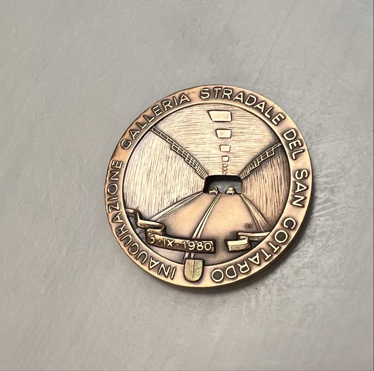 Medaillen: Gotthard Strassentunnel Medaille Kupfer  – Gebraucht aus Sevelen von Ritiplampi 3