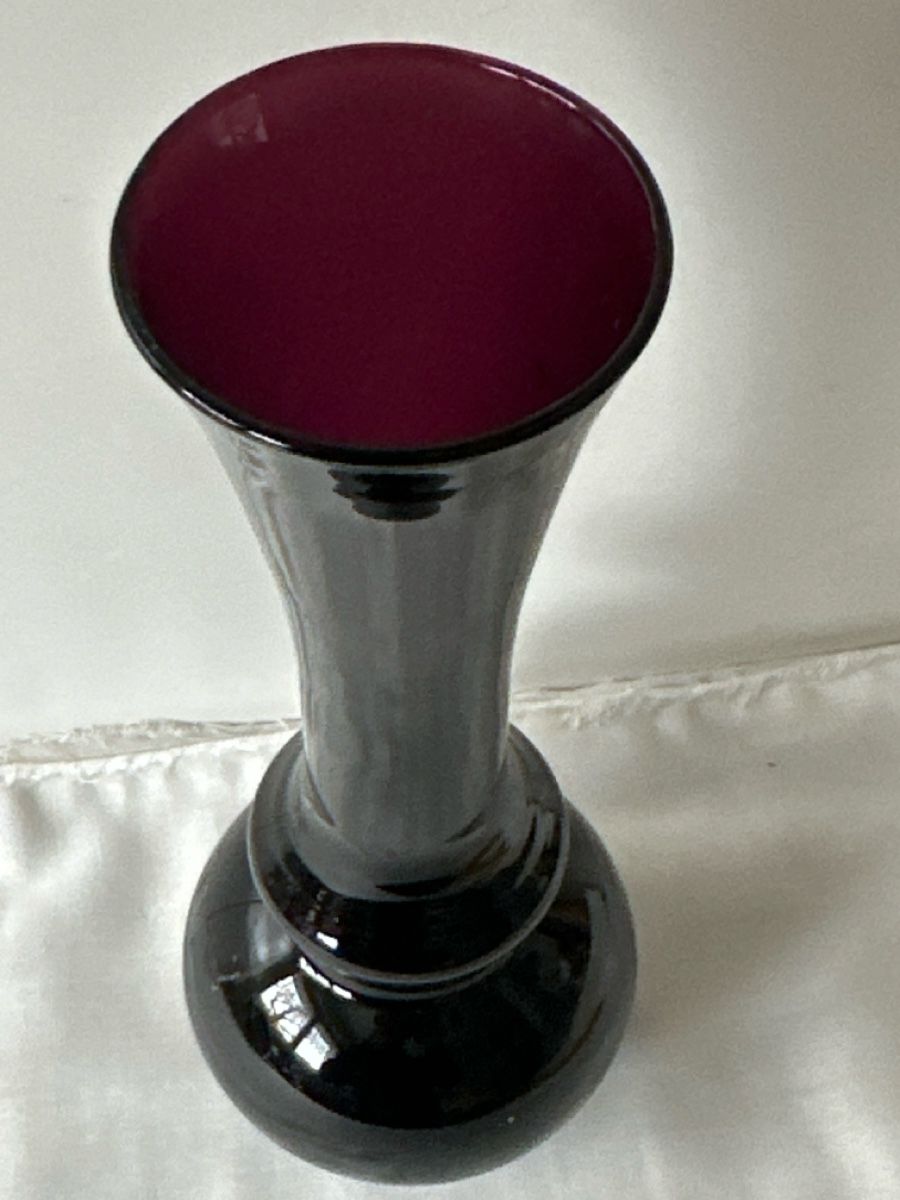 Vasi & Recipienti: Schöne, dunkle Vase mit Farbakzent rötlich  – Usato da Zürich venduto da Chaeffeler 1