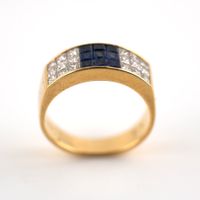 Goldring 18K mit Saphir und Diamanten