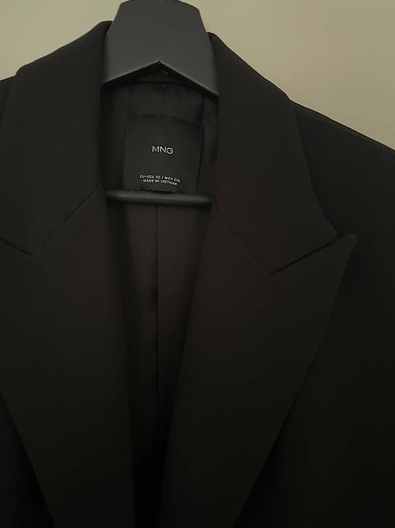 Mango Giacche: Blazer Mango schwarz – Usato da Niederurnen venduto da sabakx 2