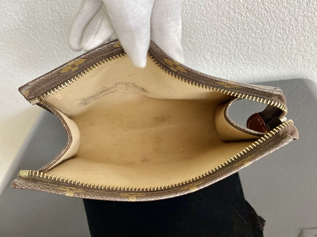 Louis Vuitton Taschen für Damen: Authentic LOUIS VUITTON Monogram Toiletry Pouch – Gebraucht aus Richterswil von Prangins9 7