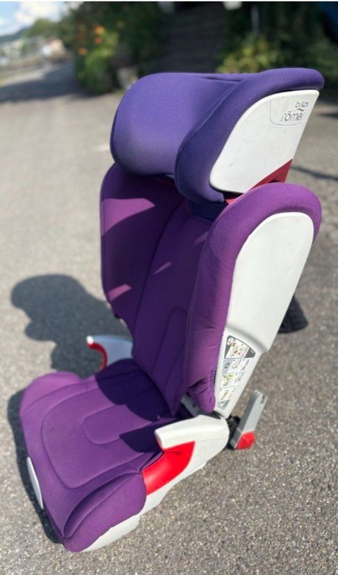 Seggiolini per auto: Kindersitz lila guter Zustand – Usato da Volketswil venduto da fipo_81