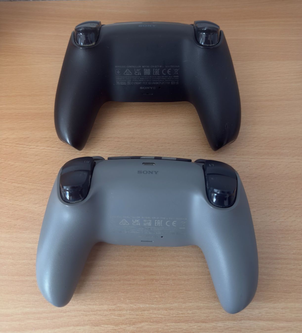 Sony Console: Sony PlayStation 5 Disc Edition + 2 Controller (Schwarz & Ca – Usato da Wettingen venduto da Ale_14o 3