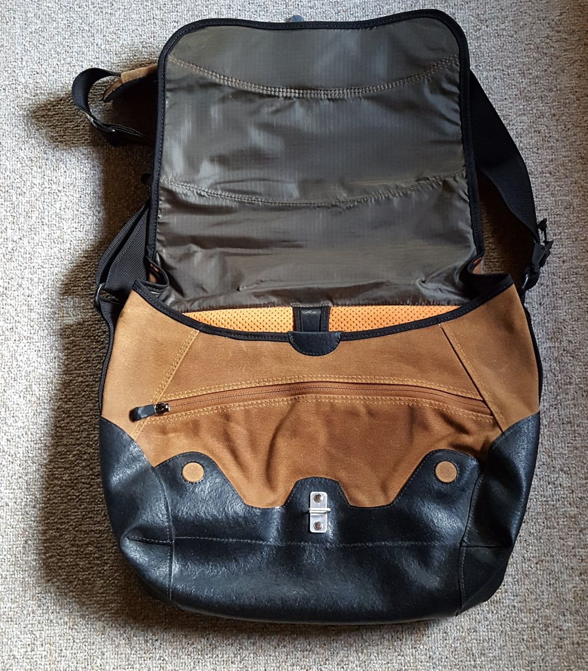 Borse: Umhängetasche Laptoptasche Overland Equipment Canvas – Usato da Unterseen venduto da bongmarley 5