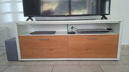 Schönes TV-Möbel