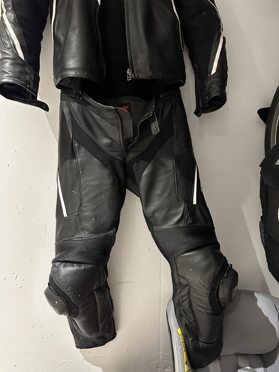 Dainese Pantaloni: Dainese Lederhose Gr: 52 – Usato da Hallau venduto da DNK17