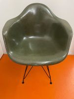 Eames Fiberglas Armchair olive green, 1959-1960
