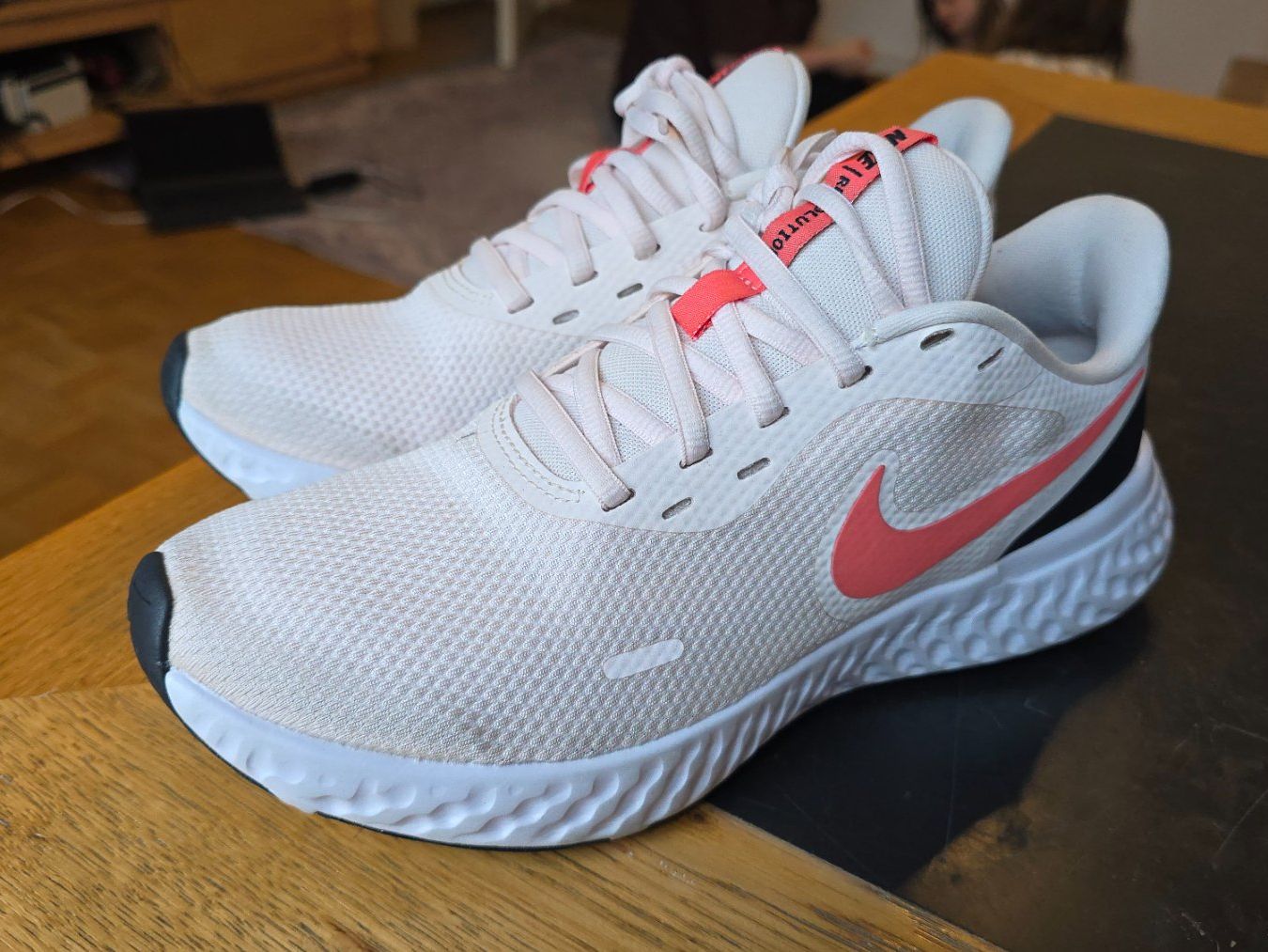 Jordan Scarpe da donna: Nike REVOLUTION schuhe EU 40.5 – Usato da Wallisellen venduto da theblacksheep