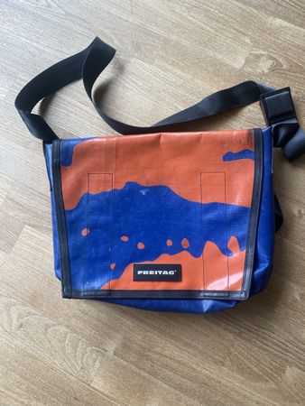 FREITAG Umhänge-Tasche blau orange