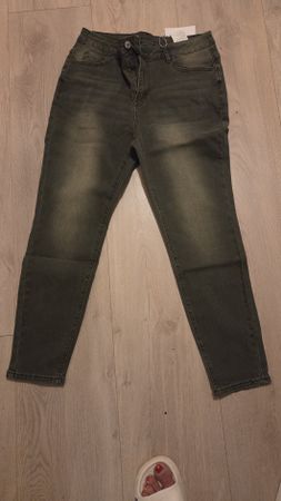 Jean kaki taille XL état neuf
