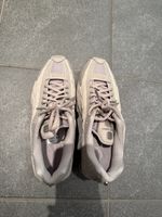 Nike Shox R4 – Neu und Ungetragen – Gr. 39 – Beige/Grau